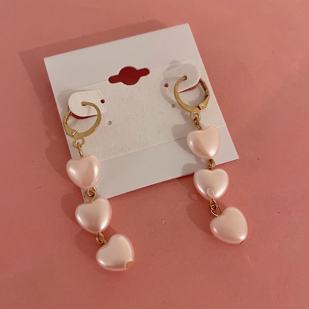 Faux pearl heart huggies 🎀💕 baby pink